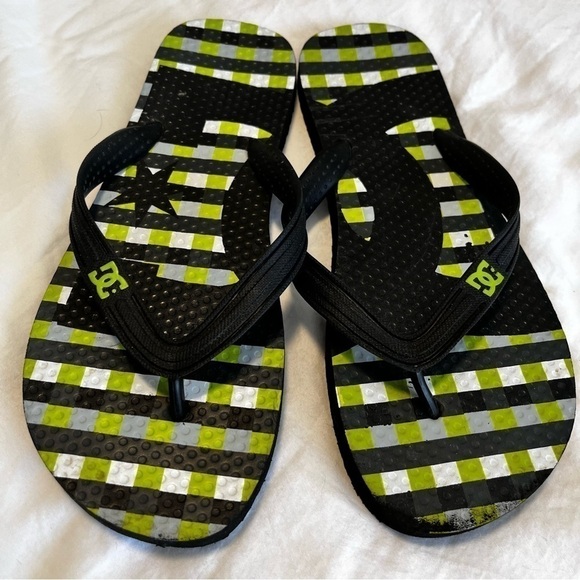 DC green and black flip flops men’s size 11 - Picture 3 of 10